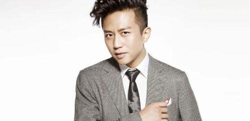 邓超明星照,光影交错，魅力四溢的银幕王者